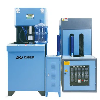 Macchina per lo stampaggio mediante soffiatura di bottiglie di olio commestibile